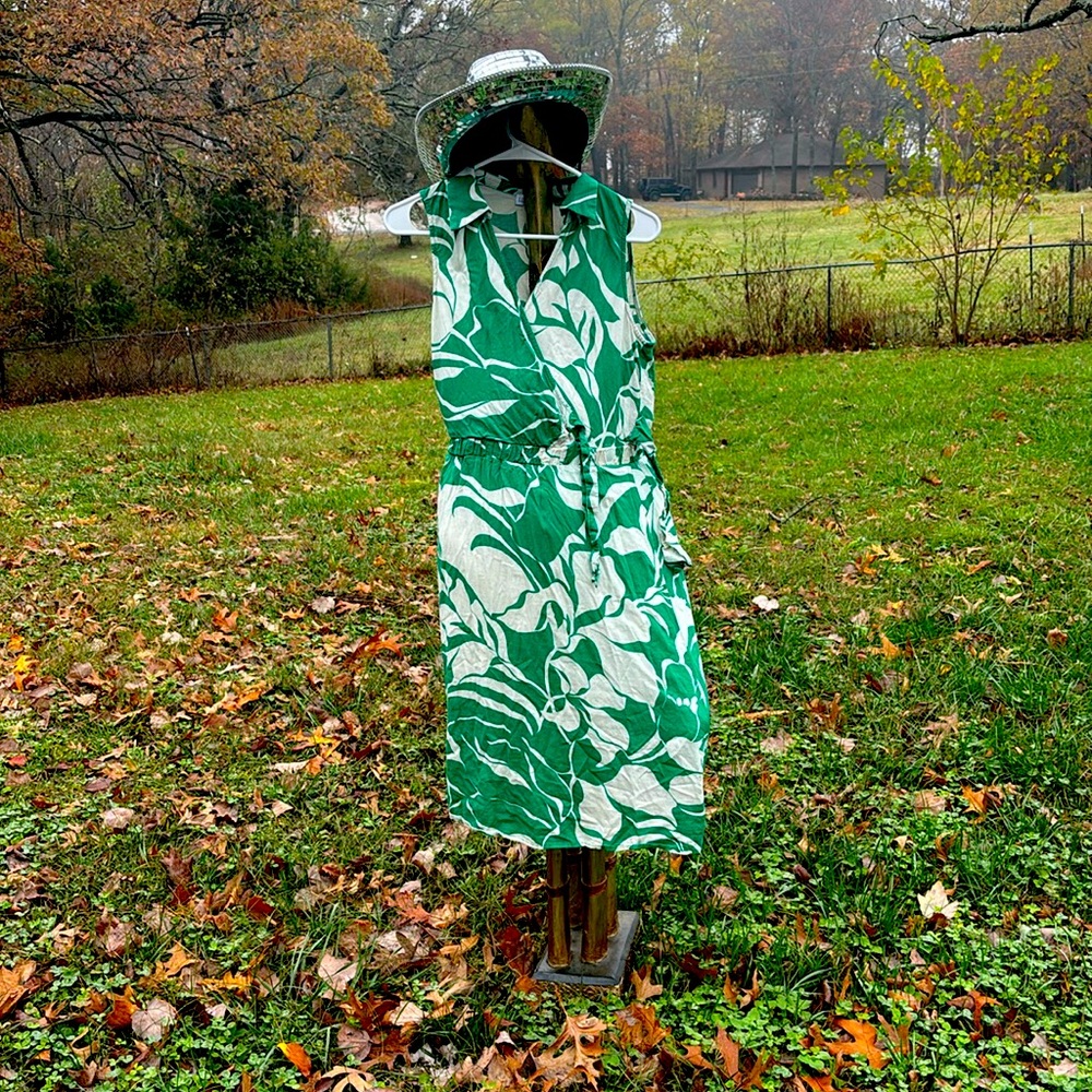 Medium Luxology v-neck midi dress. Asking for $30 OBO.
